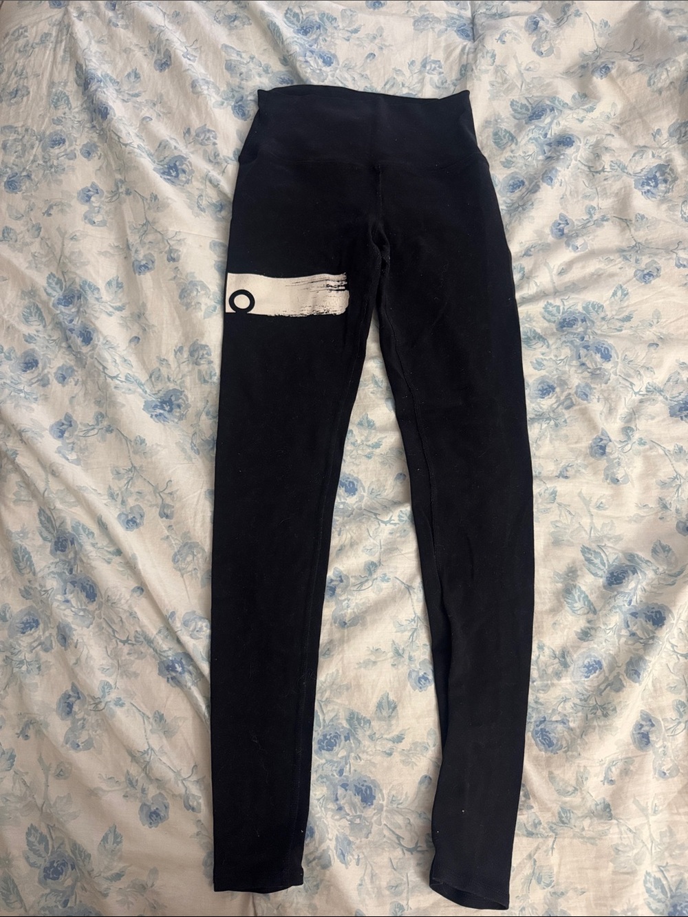 ALO Yoga Black Leggings with White Brushstroke Detail